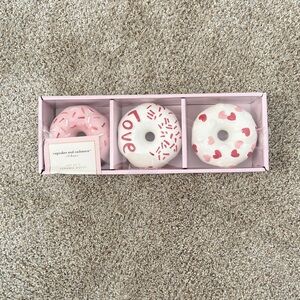Cupcakes & Cashmere Valentine's Day Donuts NWT